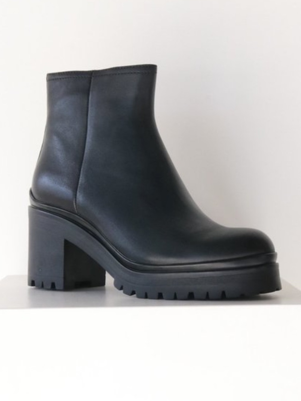 NWOB Jeffrey Campbell Black Leather Tracker Block Heel Ankle Boots Size 10